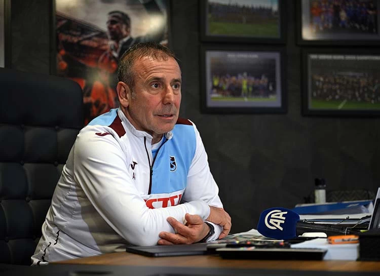 Trabzonspor Teknik Direktörü Avcı, AA'nın "Yılın Kareleri" oylamasına katıldı