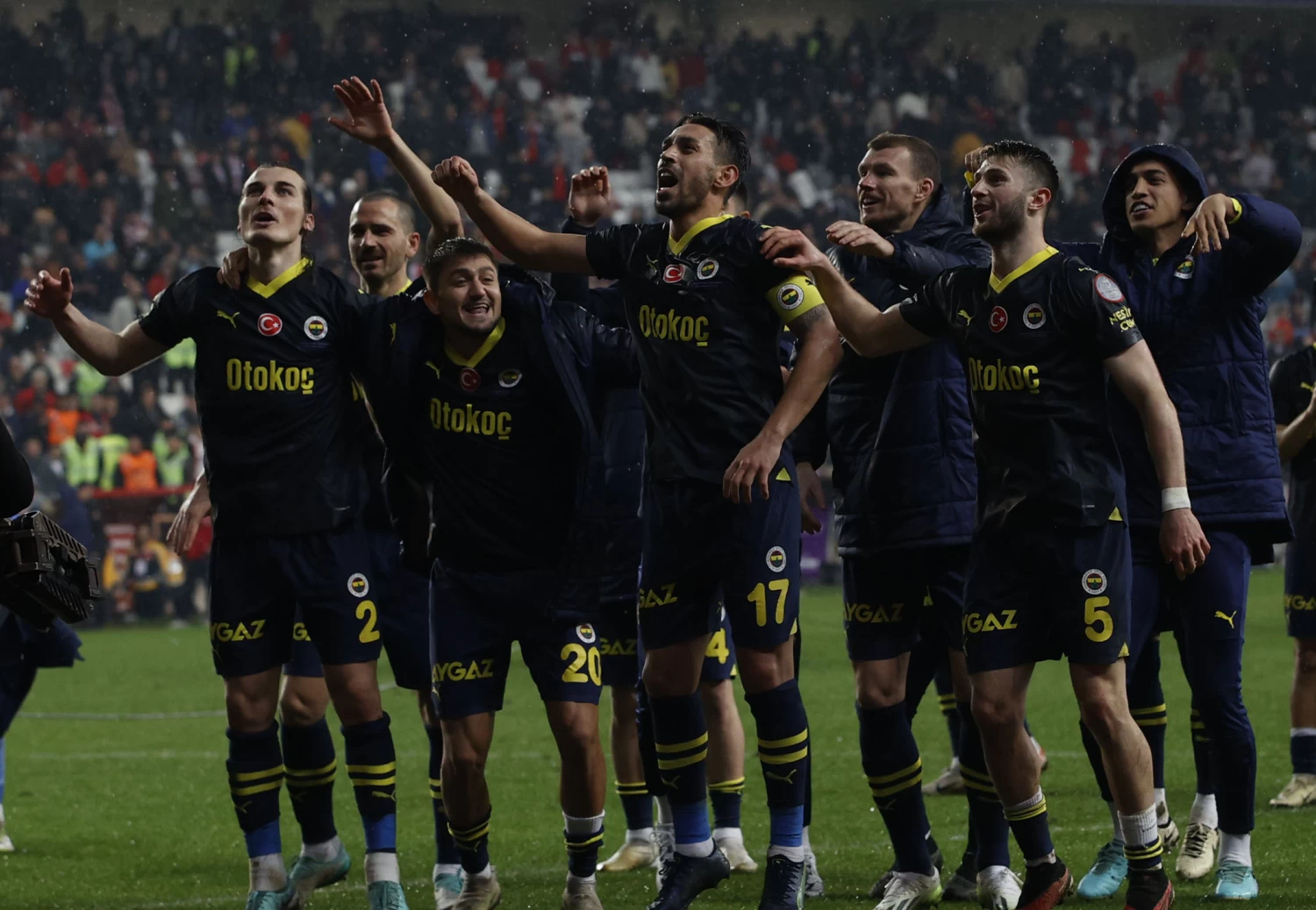 Fenerbahçe 24. haftayı averajla lider tamamladı