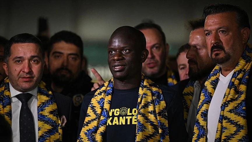 Fenerbahçe'nin yeni transferi N'Golo Kante, İstanbul'da
