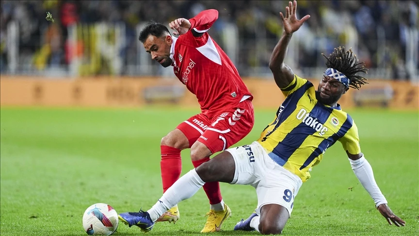 Fenerbahçe, Süper Lig'de yarın Sivasspor'a konuk olacak.