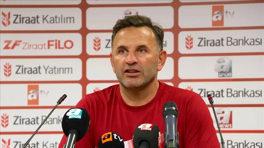 Galatasaray Teknik Direktörü Buruk: Birinci kupayı kazandık, bundan sonraki hedefimiz diğer şampiyonluğumuzu ilan etmek