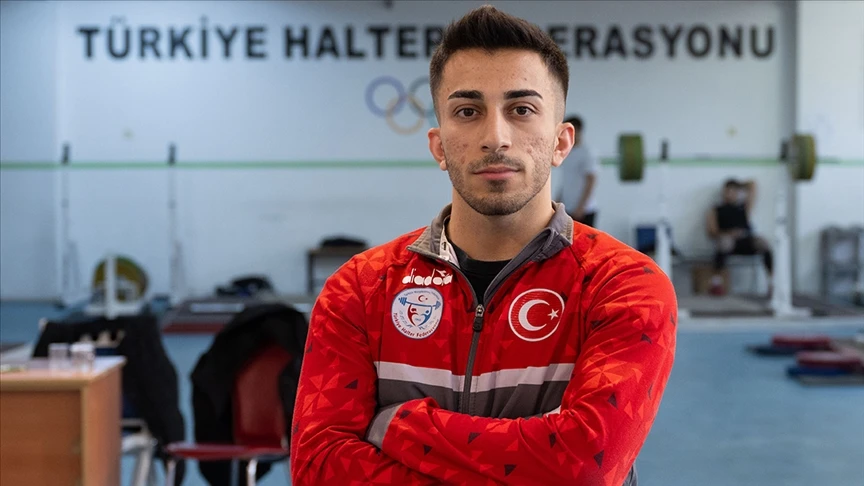 Milli halterci Harun Algül, Avrupa Şampiyonası'nda altın madalya kazandı