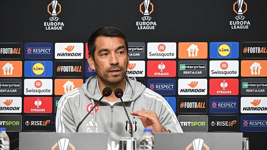 Beşiktaş Teknik Direktörü Giovanni van Bronckhorst: Galibiyetle devam etmek istiyoruz