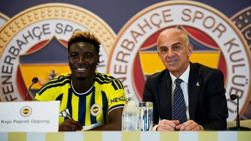 Fenerbahçe, yeni transferi Oppong için imza töreni düzenledi
