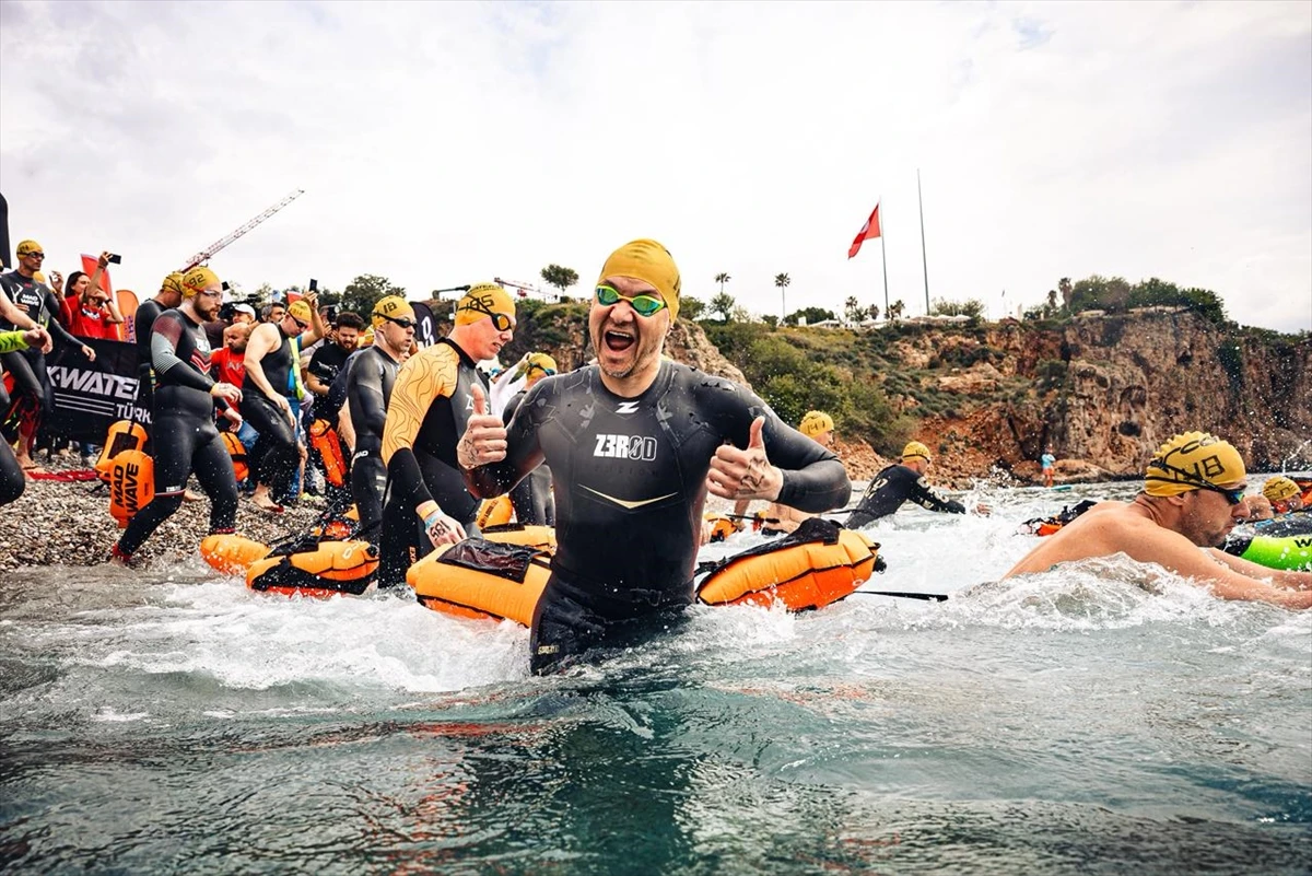 X-Waters yüzme yarışları Antalya'da yapıldı